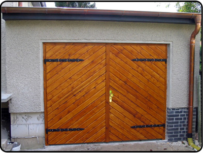 Zweiflügeliges Garagentor aus Holz — Referenz Möhricke Bernau