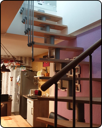 Offene Treppe mit Edelstahlgeländer — Referenz Möhricke Bernau
