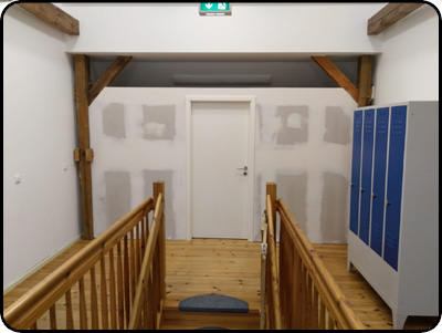 Treppenhaus mit Geländer und Tür — Referenz Möhricke Bernau